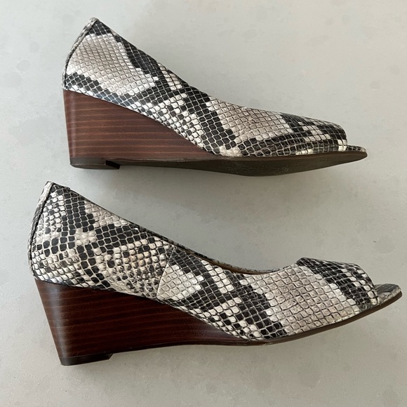 Vionic Bria Wedge - Picture 13 of 16